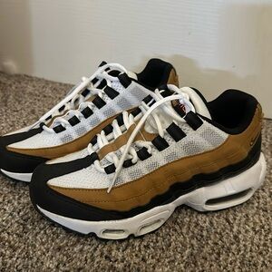 ‼️🚨EUC Nike Air Max, worn once!